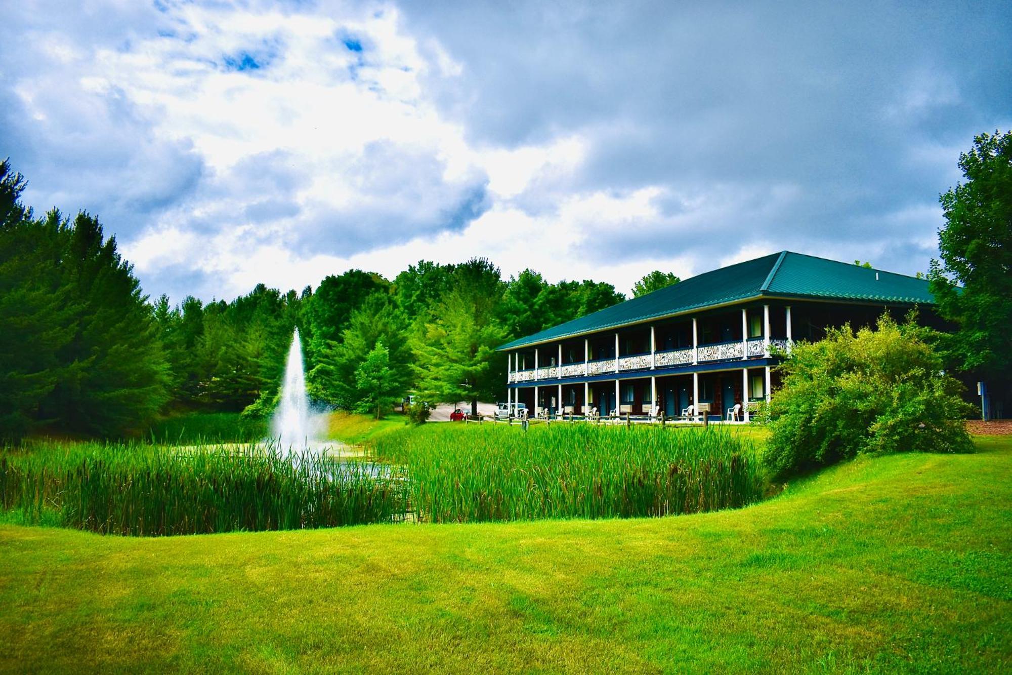 4 Season Fun At Legend Cottage Inn Bellaire Exterior foto